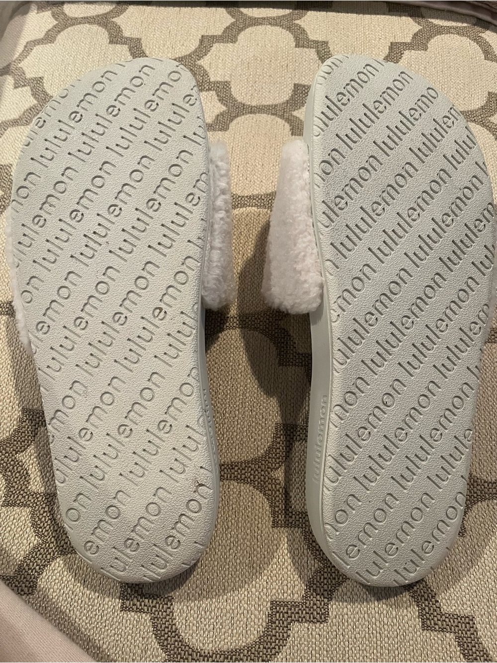 lululemon athletica Fleece Slide Slippers - Off-White - Picture 8 of 9